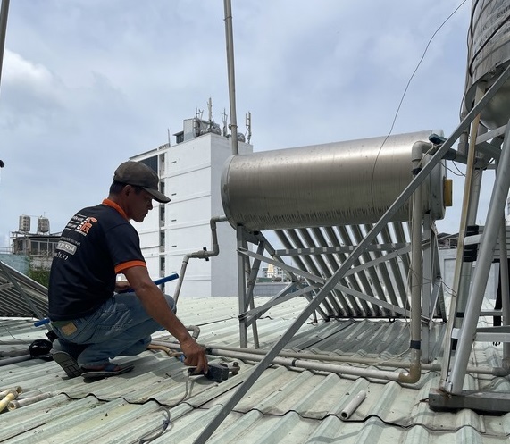 thợ sửa máy nước nóng năng lượng mặt trời Tân Phú