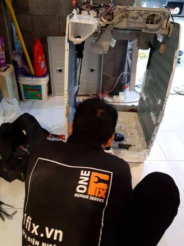 Sửa lỗi IE máy giặt LG cửa ngang báo lỗi IE tại nhà