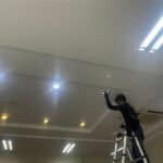 Hướng dẫn chi tiết cách tháo đèn LED âm trần thạch cao tại nhà